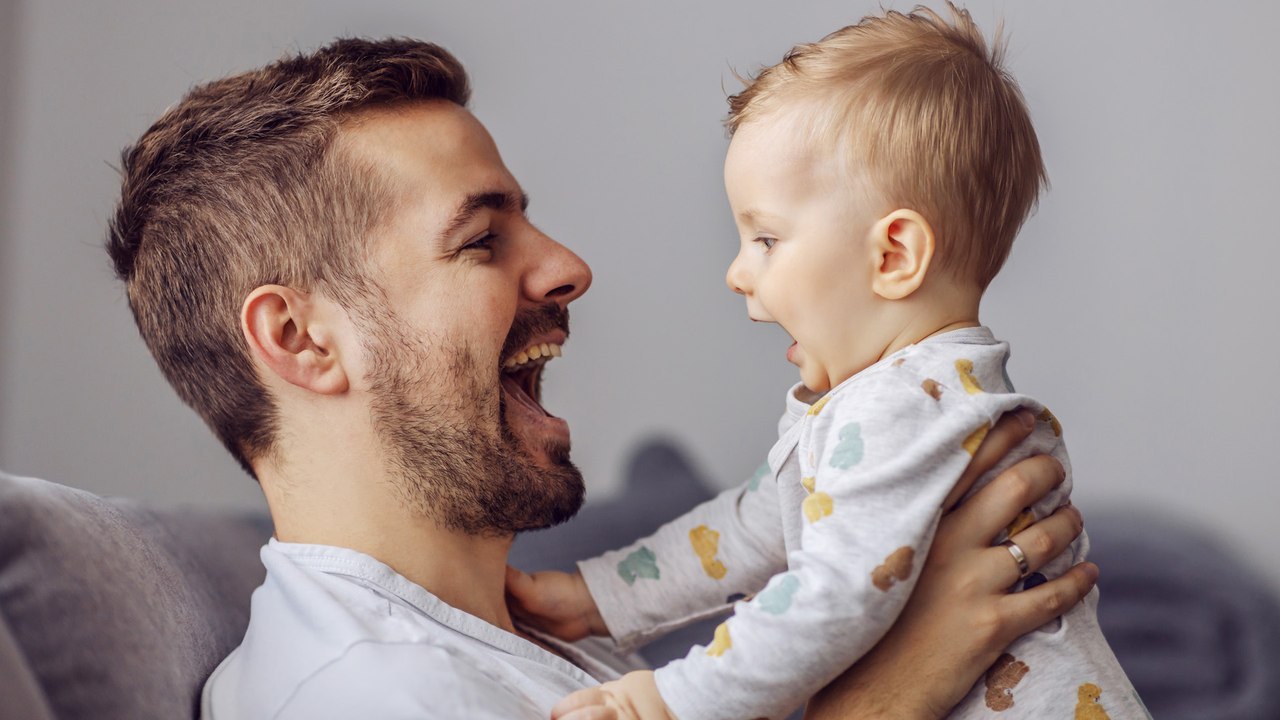 Tipps, dein Baby beim Sprechenlernen zu unterstützen