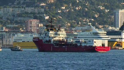 Barco humanitario "Ocean Viking" con 230 migrantes atraca en Francia