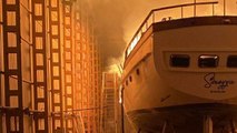 Bodrum'da çekek alandaki ahşap teknede çıkan yangın hasara yol açtı