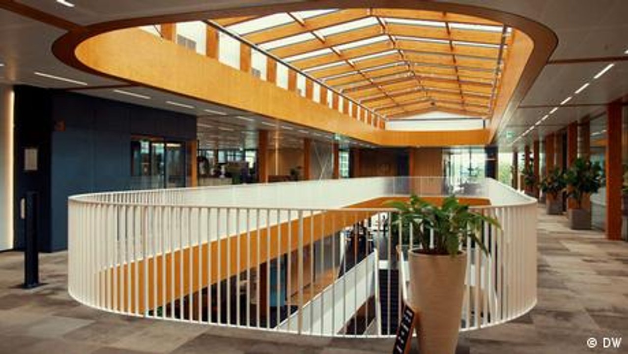 One building – two digital twins