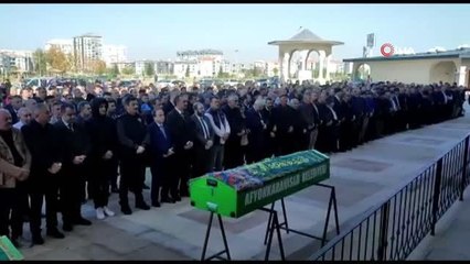 Şehidin vefat eden annesini son yolculuğuna kahraman oğlunun silah arkadaşları uğurladı