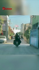 Eline Serum Takılı Çocuğunu Elektrikli Bisiklette İşte Böyle Taşıdı