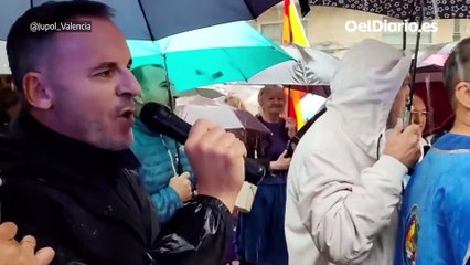 El oficial de Policía afín a Vox sancionado por comentarios xenófobos llama a la "lucha" contra el "Gobierno indigno"