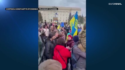 Jersón clama victoria tras la retirada rusa: la bandera ucraniana ondea en edificios públicos
