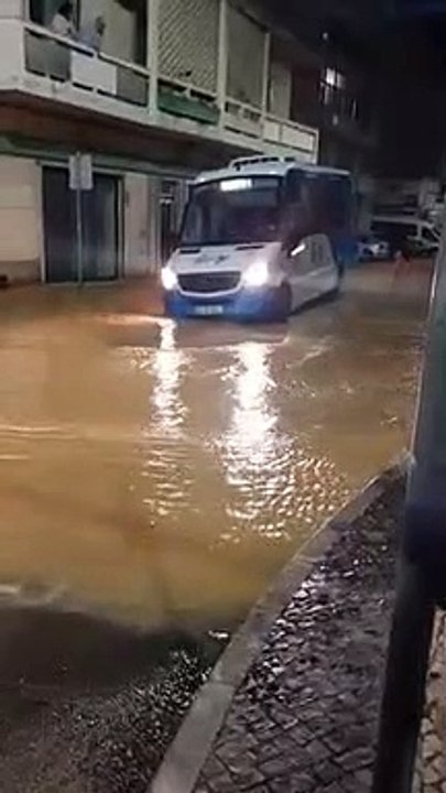 autocarro inundado