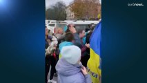 Tropas ucranianas voltam a hastear bandeiras nacionais em Kherson