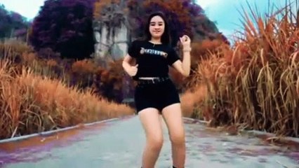 the viral dj is really good the dancers are super beautiful