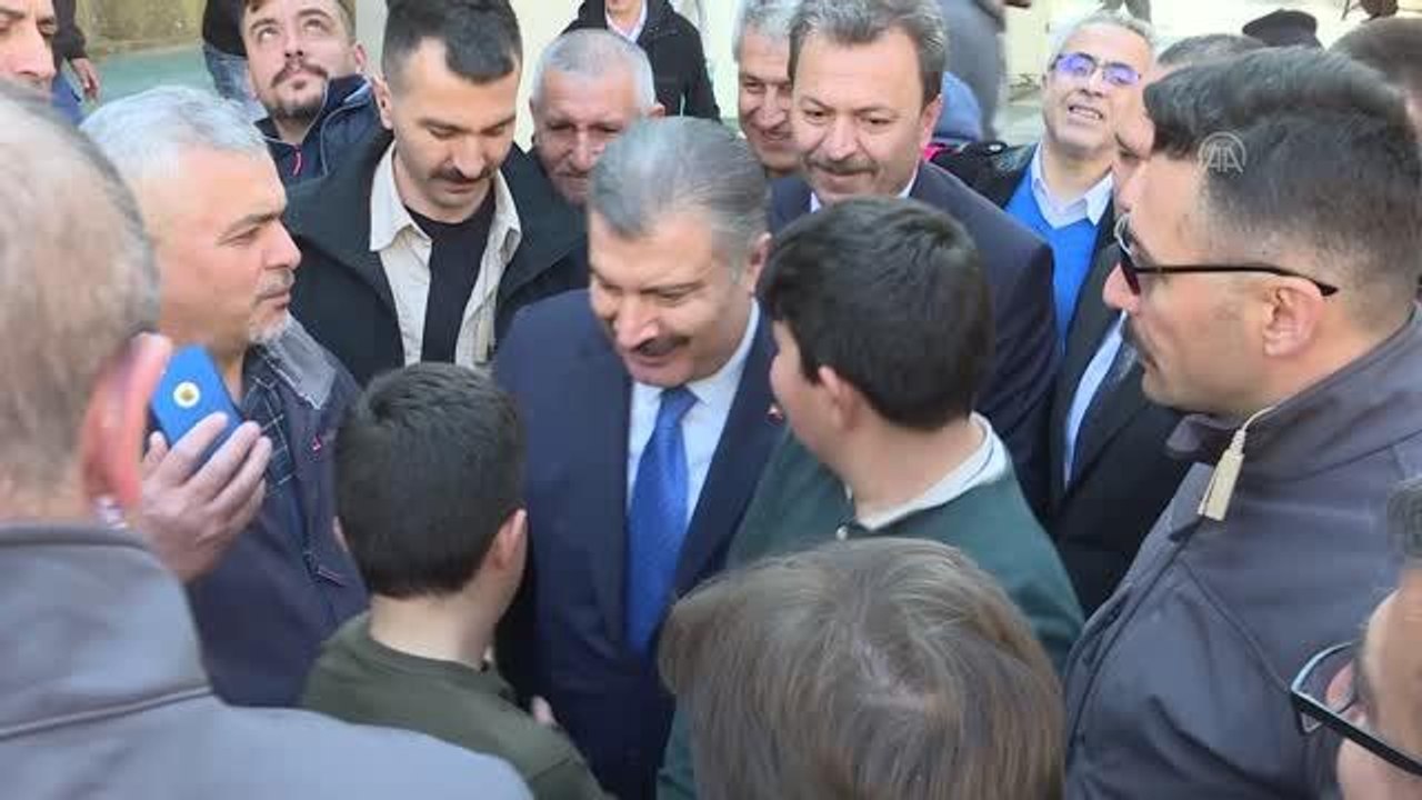 Sağlık Bakanı Koca, Niğde'de esnaf ziyaretinde bulundu, vatandaşla sohbet etti