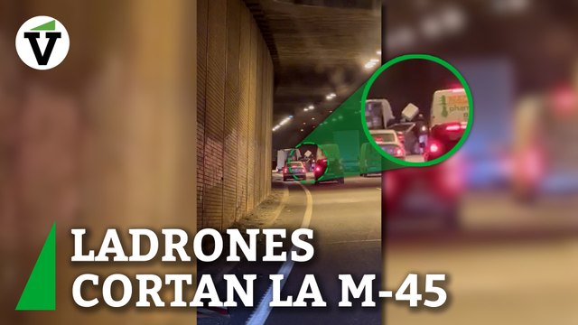 Un grupo de ladrones corta la M-45 para robar una furgoneta de paquetería