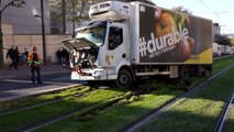 Paris : un camion embourbé sur la voie du tramway T3a pendant plusieurs heures