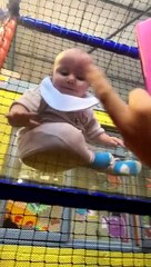 Kiddo Makes Great Face While Playing