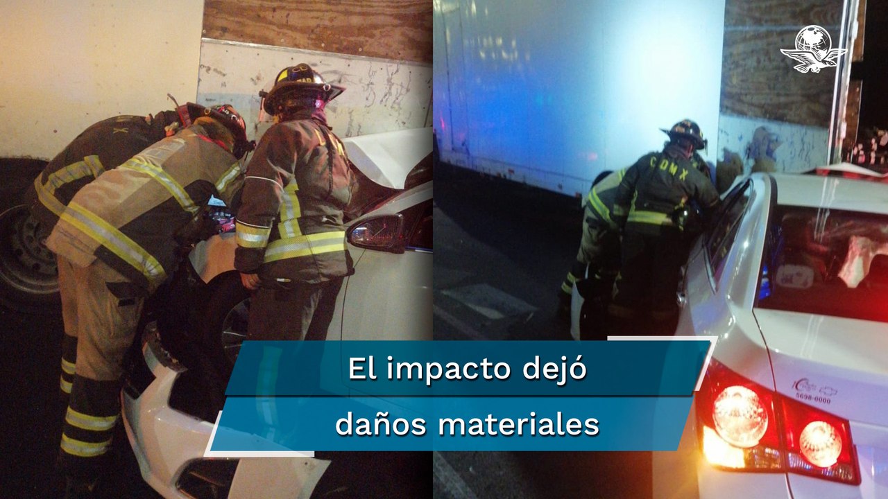 Amigos sobreviven a aparatoso choque contra tráiler en Paseo de la Reforma