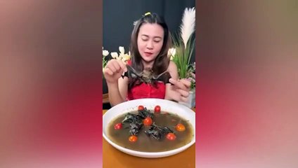 Yarasa yediği anları paylaştı, cezası ağır oldu