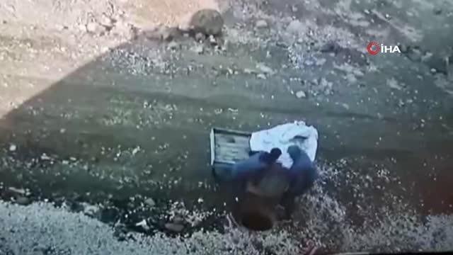 Rögar kapağını çalmak isteyen pişkin hırsız, rögar çukuruna böyle düştü