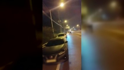 경기 화성시 도로에 낙하물...차량 10여 대 파손 / YTN