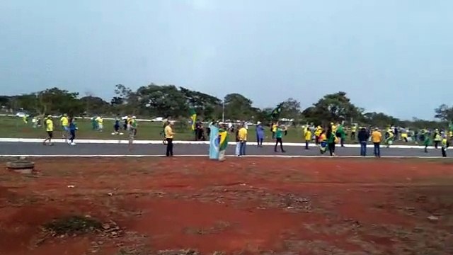 Caminhoneiros ocupam o QG do Exército em Brasília