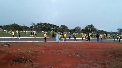 Caminhoneiros ocupam o QG do Exército em Brasília