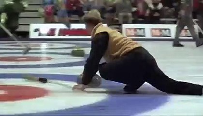 4 Gars Et Un Balai Bande-annonce (EN)