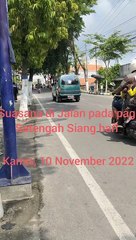 Suasana di Jalan pada  setengah siang hari