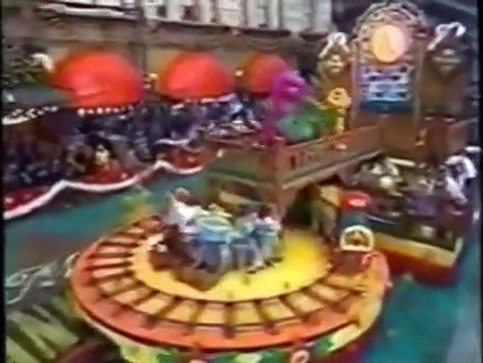 Barney in the Macy's Thanksgiving Day Parade (1999)