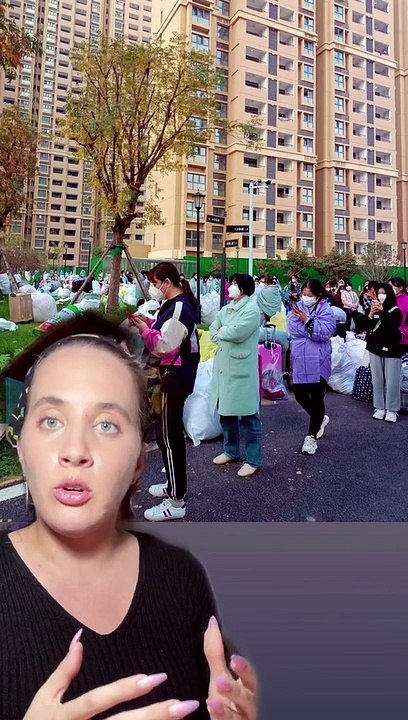 Workers flee apple's biggest iphone factory