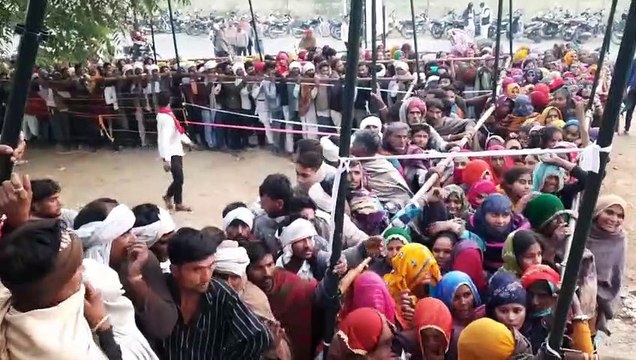 Video : खाद के लिए पांच हजार से अधिक किसान सडक़ों पर, लगी एक किमी लम्बी कतार