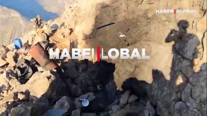 Teröristlerin mağaradan çıkarak teslim oldukları anlar görüntülendi