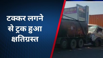 शामली: सड़क पर खड़े तारकोल के टैंकर में ट्रक की टक्कर, बाल-बाल बचा चालक