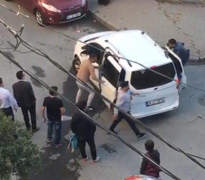 Sultangazi'de kavga ettikleri kişiyi zorla araca bindirip kaçırmaya çalıştılar