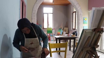 Eşini kaybedince düştüğü boşluktan resim yaparak kurtuldu