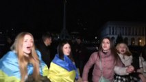 La folla esulta a piazza Maidan a Kiev per liberazione di Kherson