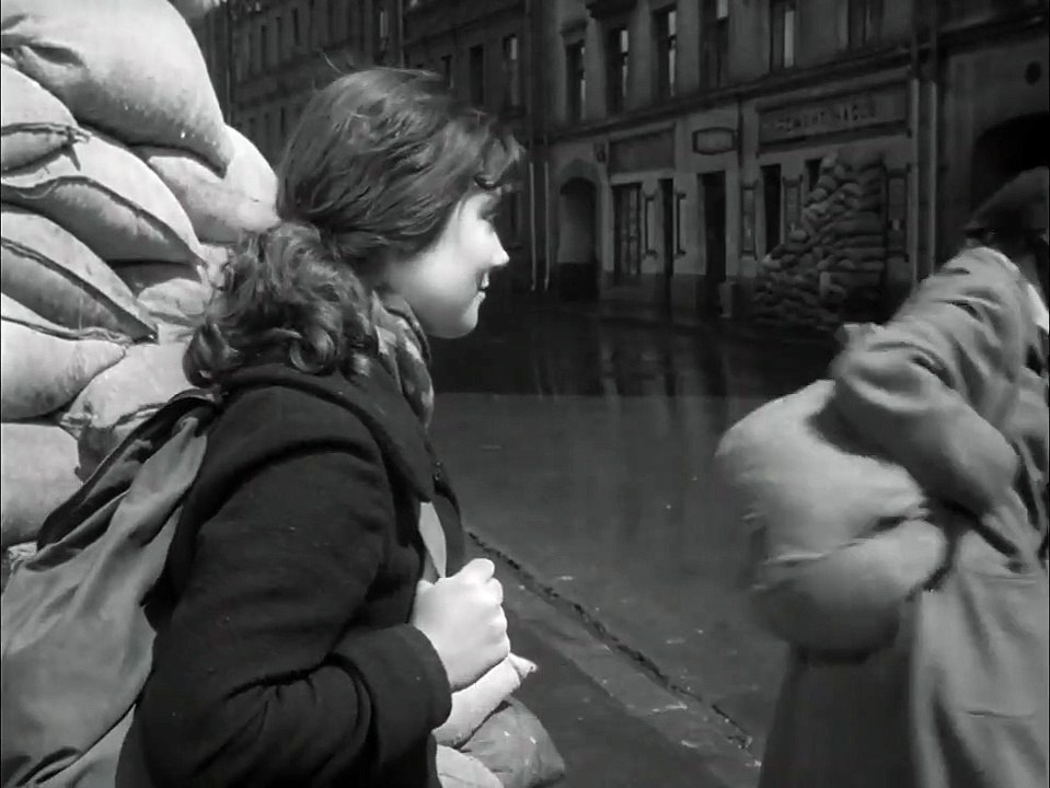 Quand passent les cigognes Bande-annonce (EN)