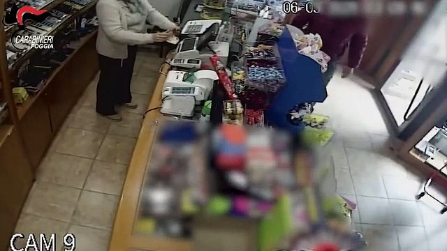 Tre arresti per rapina a mano armata, uno degli autori rintracciato grazie a delle impronte digitali