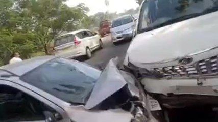 సిరిసిల్ల: రెండు కార్లు ఢీ.. పలువురికి తీవ్ర గాయాలు