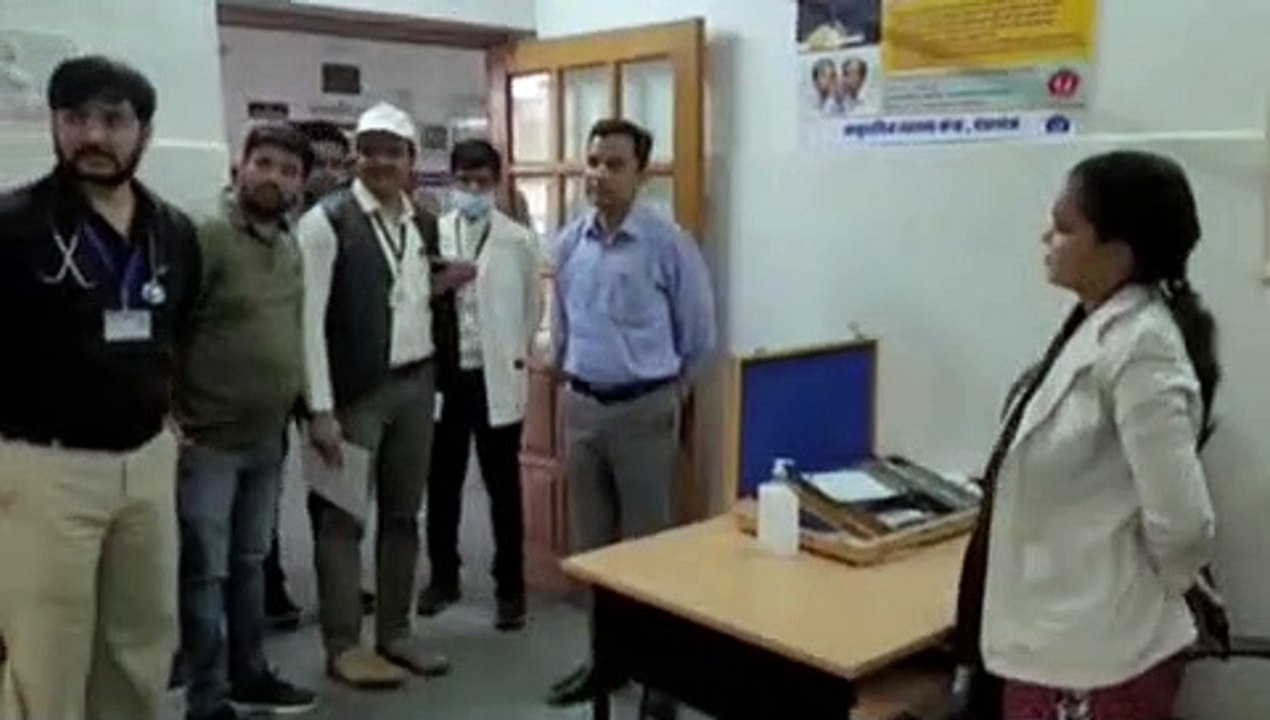 प्रभारी सचिव ने किया निरीक्षण, इंदिरा रसोई में भोजन कर जांची गुणवत्ता