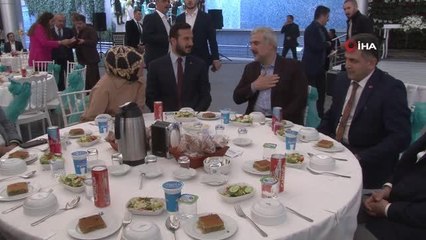 Bağcılar'da 15 çift toplu düğün şöleniyle dünya evine girdi