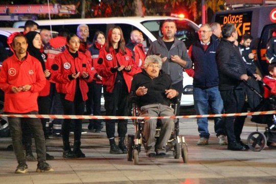 Düzce depreminin 23'üncü yıl dönümünde acılar tazelendi (2)