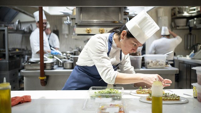 Elisa Blázquez pone a prueba los platos estrella del chef Hugo Ruiz: ¿se puede comer rico y sano?