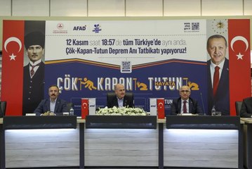 İstanbul'da "Deprem Anı, Çök-Kapan-Tutun Tahliye Tatbikatı"