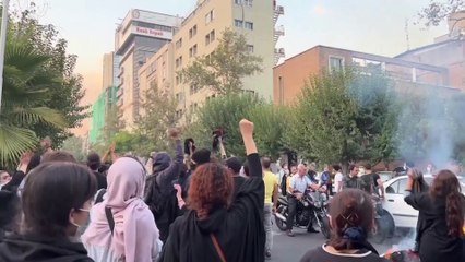 بعد مرور شهرين.. ما سر تواصل واتساع الاحتجاجات في إيران؟