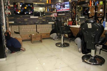 Şanlıurfa'da berber ve müşteriler kuaför salonunda tatbikata uydu