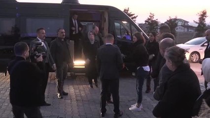 Aile ve Sosyal Hizmetler Bakanı Yanık, gençlerle bir araya geldi