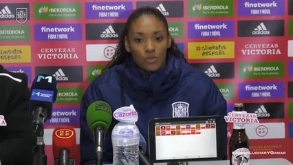 Salma Paralluelo debuta con un hat-trick a sus 18 años