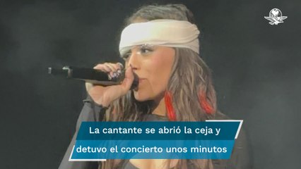 Danna Paola sufre accidente en el escenario y regresa con la cabeza vendada