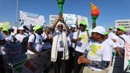 Activistas ignoran el "manifestódromo" y marchan por el recinto de la COP27