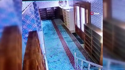 İçkiyle girdiği camide, Kur'an'a tekme attı! Bu soysuza gün yüzü göstermeyin!