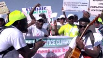 Cientos de activistas alzan la voz por el clima en la mayor protesta de la COP27