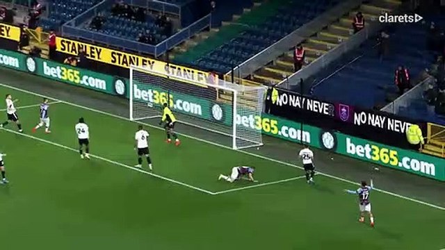 Burnley 3-1 Crawley Town - Barnes and Zaroury Take Clarets Through - Carabao Cup Highlights