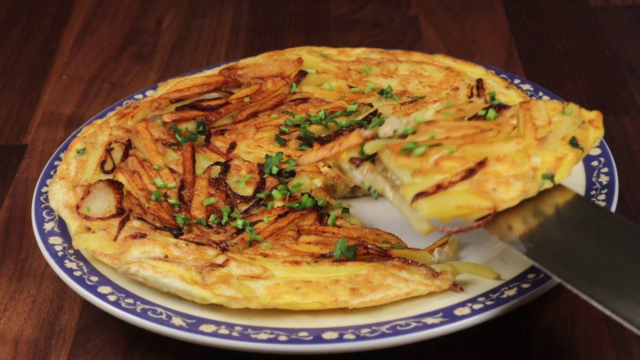 Just use eggs with onions and potatoes! Make this cheap, delicious and healthy recipe!