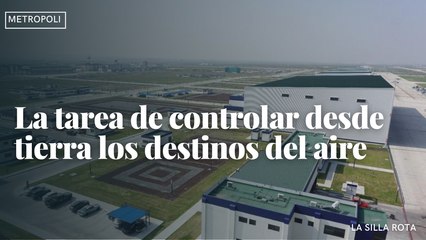 La tarea de  controlar desde  tierra los  destinos del aire